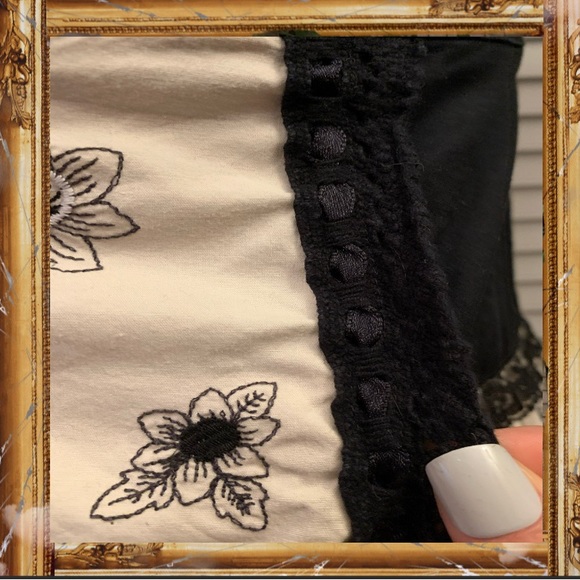 🚨Final Sale 🧚♀️Tripp NYC Skull Floral Lace Tiered Mini Skirt - Picture 7 of 16